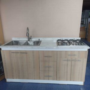 Mueble de lavaplatos y cocina con tiradores